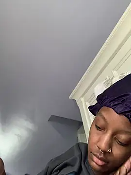 Snapshot of Bluesaphireee chatting on March 14, 2025, 3:03 pm Bluesaphireee online show from March 14, 2025, 3:03 pm