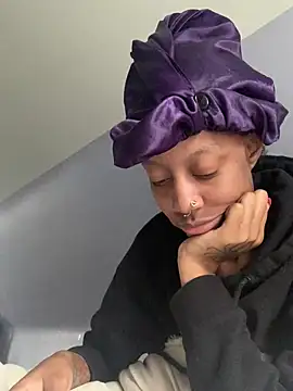 Snapshot of Bluesaphireee chatting on March 12, 2025, 2:01 pm Bluesaphireee online show from March 12, 2025, 2:01 pm