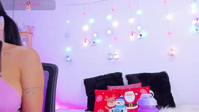 EmillySanders online show from December 19, 2024, 10:02 am