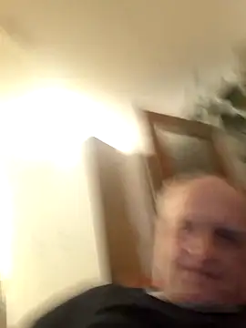 Milkasahne64 online show from December 18, 2025, 7:50 pm