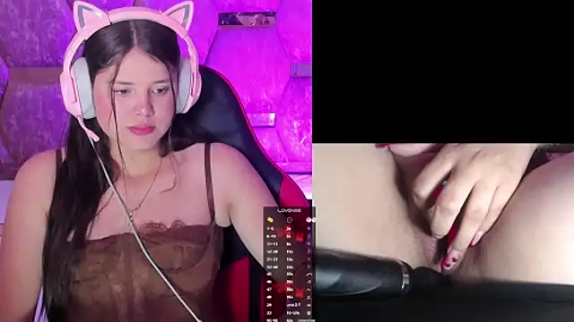 Snapshot of Trianna__ chatting on October 7, 2025, 5:47 pm Trianna online show from October 7, 2025, 5:47 pm