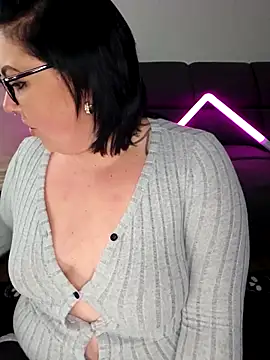 -BonnieBlack- online show from November 4, 2025, 7:56 am