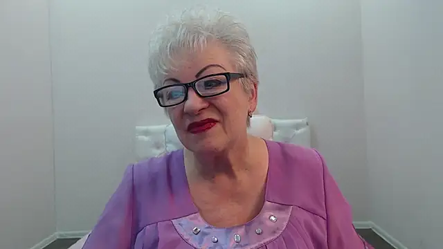 Snapshot of KayleSmoll chatting on July 18, 2026, 6:49 pm KayleSmoll online show from July 18, 2026, 6:49 pm