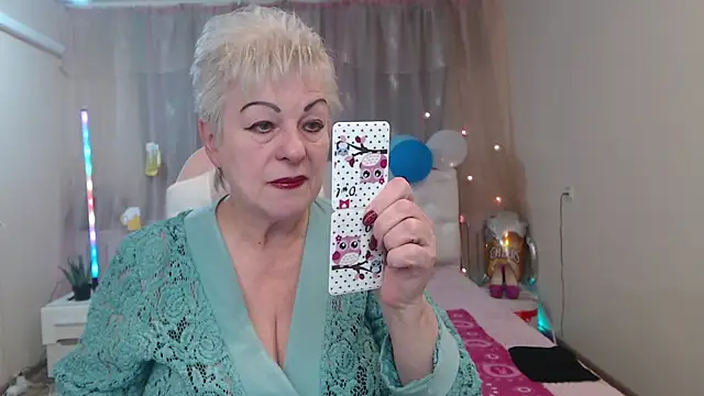 Snapshot of KayleSmoll chatting on October 8, 2025, 6:30 pm KayleSmoll online show from October 8, 2025, 6:30 pm