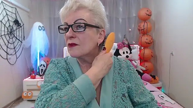 Snapshot of KayleSmoll chatting on October 18, 2025, 6:21 pm KayleSmoll online show from October 18, 2025, 6:21 pm