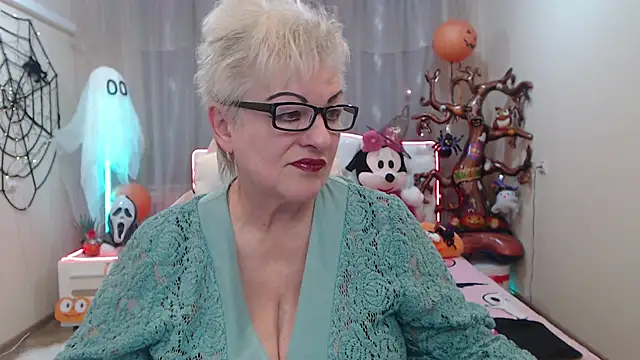 Snapshot of KayleSmoll chatting on October 24, 2025, 6:29 pm KayleSmoll online show from October 24, 2025, 6:29 pm