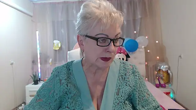 Snapshot of KayleSmoll chatting on October 2, 2025, 6:22 pm KayleSmoll online show from October 2, 2025, 6:22 pm