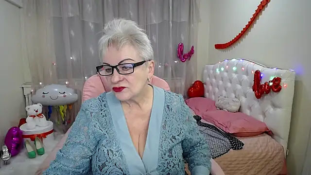 KayleSmoll online show from February 25, 2025, 7:27 pm