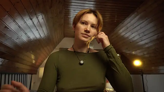 AkaneiroDemon online show from October 9, 2025, 1:00 pm