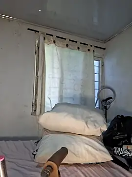 Kloemoretti online show from October 9, 2025, 3:23 pm