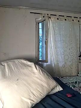 Kloemoretti online show from September 24, 2025, 8:15 pm