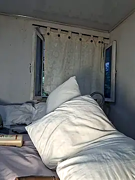 Kloemoretti online show from October 22, 2025, 12:04 pm