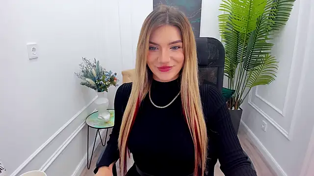 SelenaeMoore online show from September 13, 2025, 11:43 am