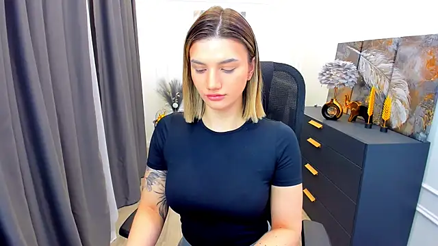 SelenaeMoore online show from March 25, 2026, 3:50 am