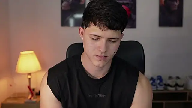 Snapshot of Hazzan_Velez chatting on October 10, 2025, 12:00 am Hazzan Velez online show from October 10, 2025, 12:00 am