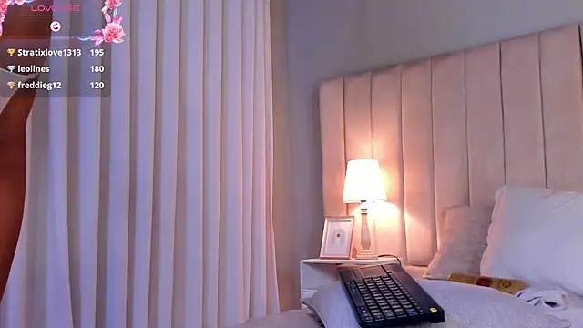 Paulina Monroy online show from January 24, 2025, 3:54 am