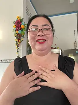 Snapshot of NDith chatting on October 1, 2025, 10:20 am NDith online show from October 1, 2025, 10:20 am