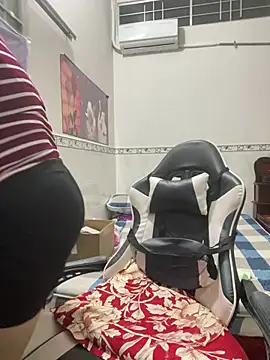 Snapshot of NDith chatting on February 4, 2026, 12:22 pm NDith online show from February 4, 2026, 12:22 pm