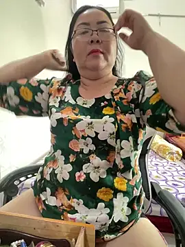 Snapshot of NDith chatting on October 8, 2025, 12:56 am NDith online show from October 8, 2025, 12:56 am