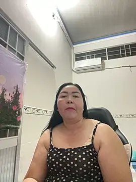 Snapshot of NDith chatting on October 27, 2025, 10:33 pm NDith online show from October 27, 2025, 10:33 pm