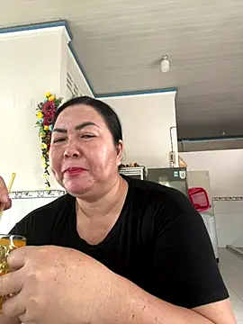 Snapshot of NDith chatting on October 29, 2025, 12:42 am NDith online show from October 29, 2025, 12:42 am