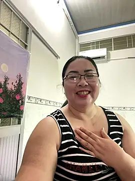 Snapshot of NDith chatting on September 30, 2025, 10:10 am NDith online show from September 30, 2025, 10:10 am