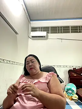 Snapshot of NDith chatting on October 20, 2025, 9:54 am NDith online show from October 20, 2025, 9:54 am