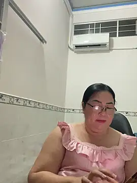 Snapshot of NDith chatting on October 19, 2025, 2:20 pm NDith online show from October 19, 2025, 2:20 pm