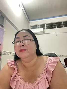 Snapshot of NDith chatting on October 16, 2025, 12:46 pm NDith online show from October 16, 2025, 12:46 pm