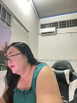 Snapshot of NDith chatting on October 3, 2025, 1:01 pm NDith online show from October 3, 2025, 1:01 pm