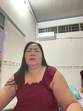 Snapshot of NDith chatting on October 9, 2025, 5:35 pm NDith online show from October 9, 2025, 5:35 pm