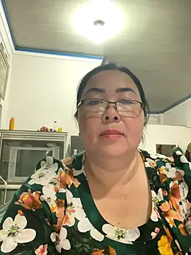 Snapshot of NDith chatting on October 5, 2025, 11:23 am NDith online show from October 5, 2025, 11:23 am