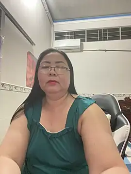 Snapshot of NDith chatting on February 3, 2026, 10:59 pm NDith online show from February 3, 2026, 10:59 pm