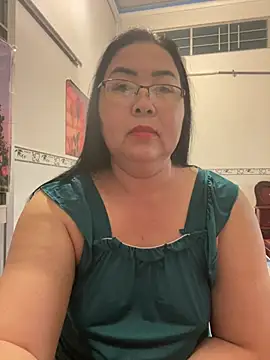 Snapshot of NDith chatting on February 8, 2026, 11:24 pm NDith online show from February 8, 2026, 11:24 pm