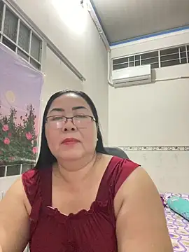 Snapshot of NDith chatting on October 2, 2025, 12:52 pm NDith online show from October 2, 2025, 12:52 pm