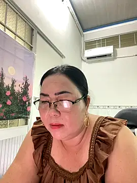 Snapshot of NDith chatting on October 4, 2025, 9:11 am NDith online show from October 4, 2025, 9:11 am