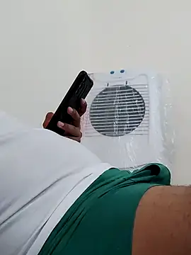 Snapshot of littlehornysons chatting on March 18, 2025, 3:45 am littlehornysons online show from March 18, 2025, 3:45 am