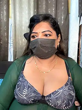 Snapshot of Oh-Monika chatting on October 3, 2025, 3:24 pm Oh-Monika online show from October 3, 2025, 3:24 pm