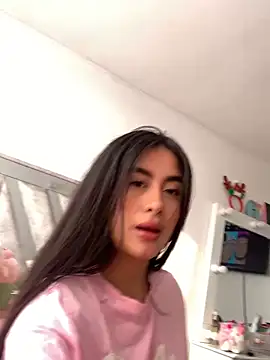 Snapshot of ArianaRouss chatting on December 15, 2024, 9:20 pm ArianaRouss online show from December 15, 2024, 9:20 pm