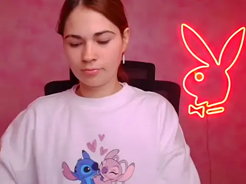 Snapshot of Loon_Amore chatting on October 18, 2025, 5:20 am Loon Amore online show from October 18, 2025, 5:20 am