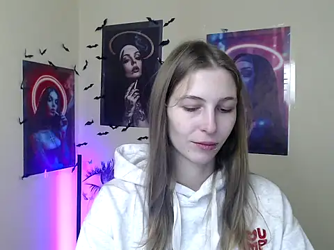 StrangerGi online show from November 10, 2025, 12:32 pm