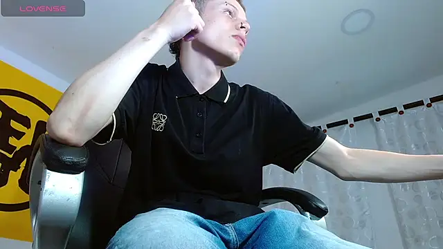 Matthew Boy  online show from February 23, 2025, 4:28 am