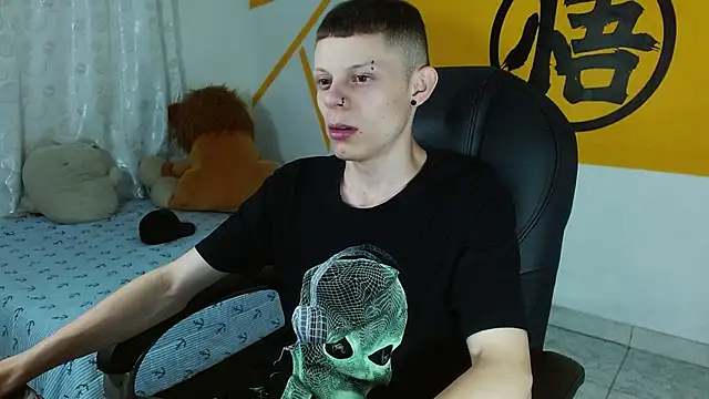 Matthew Boy  online show from February 12, 2025, 4:33 am