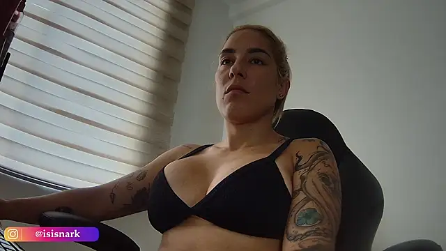 Snapshot of Isis69_ chatting on October 26, 2025, 4:07 pm Isis69  online show from October 26, 2025, 4:07 pm