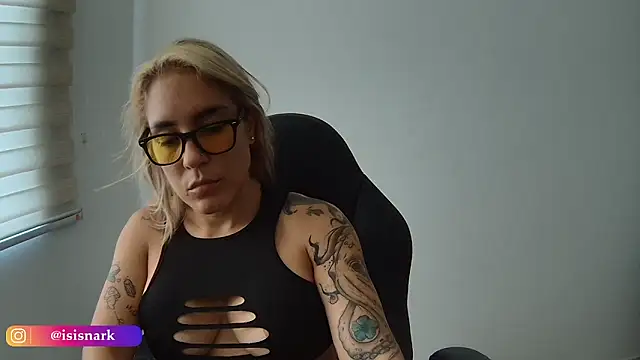 Snapshot of Isis69_ chatting on October 31, 2025, 9:11 pm Isis69  online show from October 31, 2025, 9:11 pm