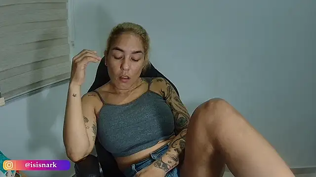 Snapshot of Isis69_ chatting on October 28, 2025, 1:28 am Isis69  online show from October 28, 2025, 1:28 am