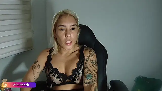 Snapshot of Isis69_ chatting on October 23, 2025, 10:30 pm Isis69  online show from October 23, 2025, 10:30 pm