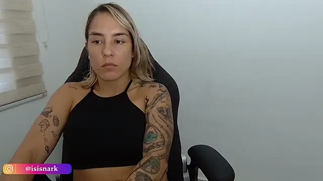 Snapshot of Isis69_ chatting on October 3, 2025, 10:33 pm Isis69  online show from October 3, 2025, 10:33 pm