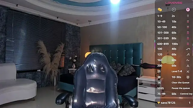 MelanieRioss online show from November 17, 2025, 1:26 pm