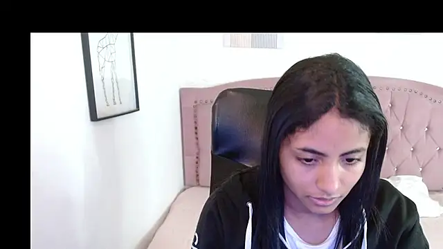 shaneelle online show from November 6, 2025, 3:21 am